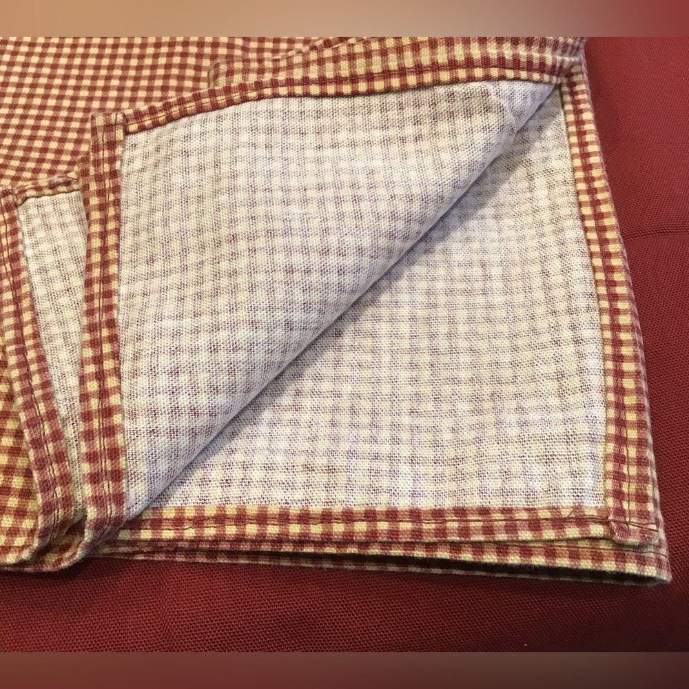 MAROON & TAN TABLECLOTHS FALL DECOR LOT OF 2 CHECKERED FESTIVE TABLE LINENS - Picture 4 of 5